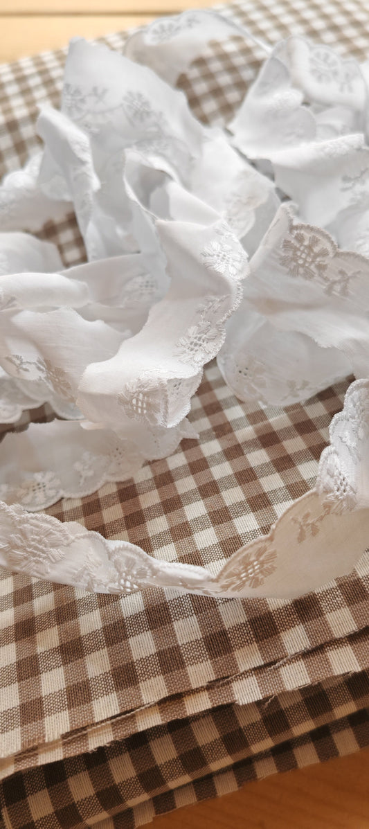 Stoffa Vichy marrone con pizzo bianco artigianale InCraftRoom