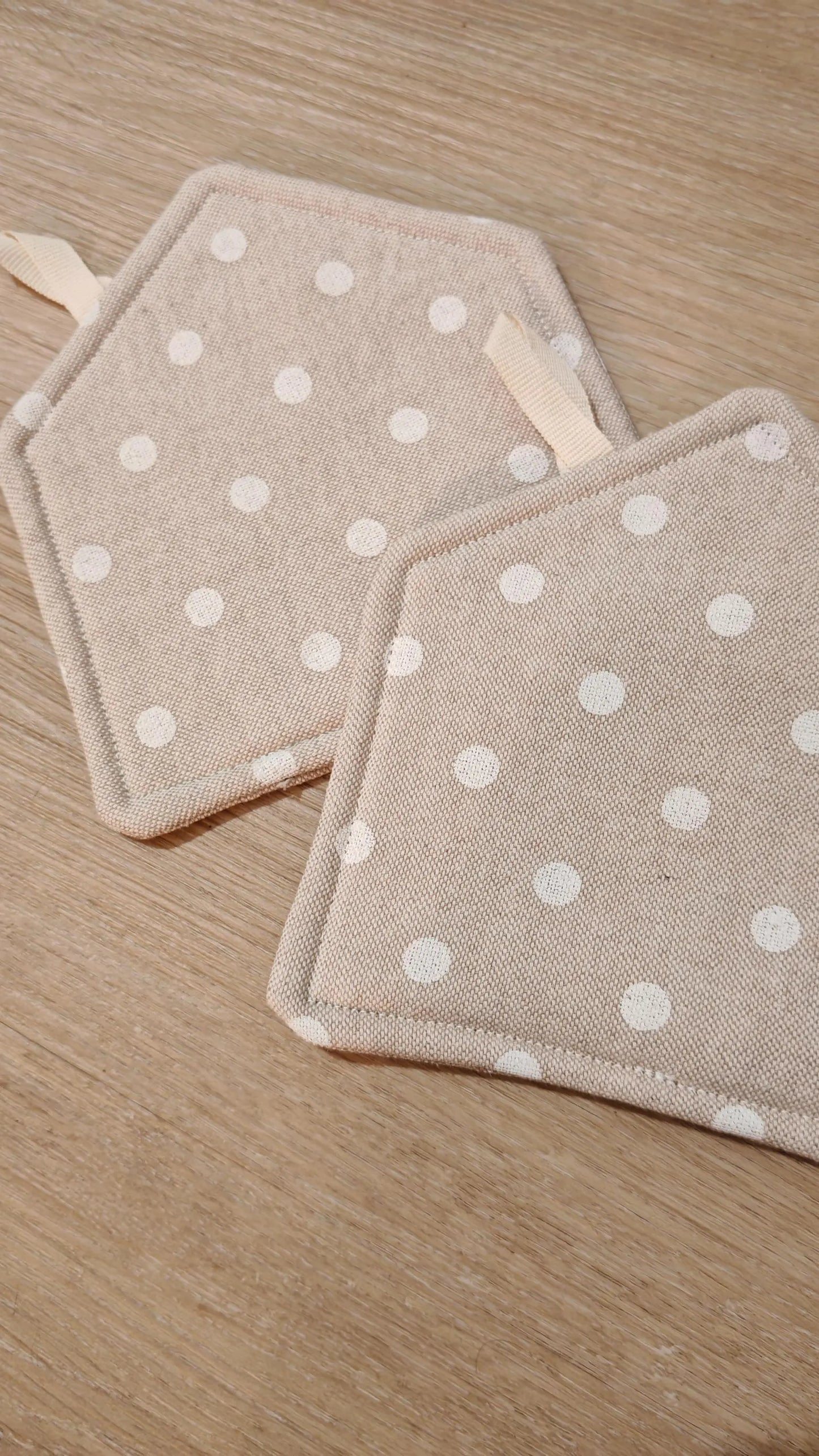 Dettaglio presine artigianali casetta HOME decorative