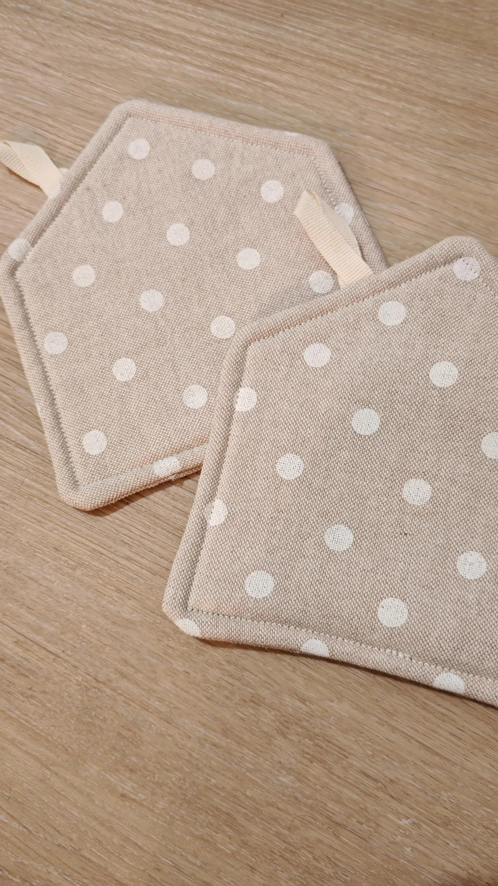 Dettaglio presine artigianali casetta HOME decorative