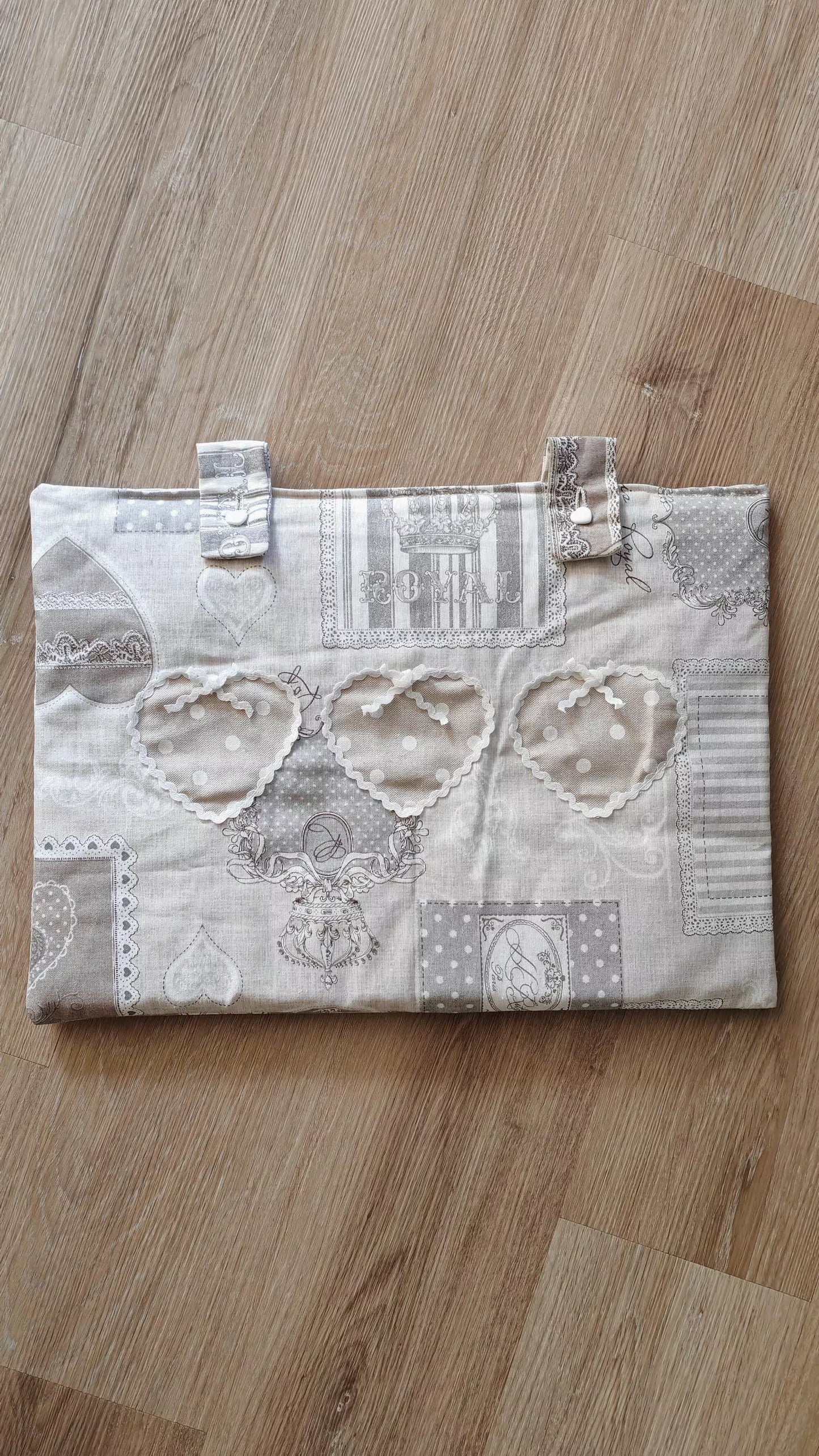 Dettaglio tessuto Shabby Chic coordinato cucina artigianale