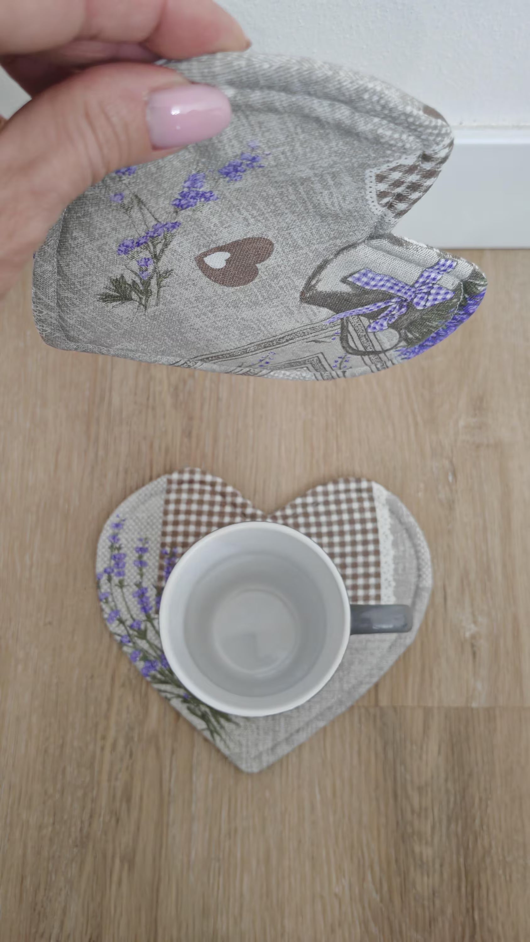 Dettaglio forma cuore sottotazza artigianali tessuto provenzale